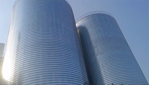 泉山2座混凝土高架卷板仓